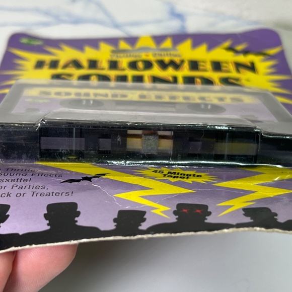 NEW Halloween Sound Effects Thriller & Chiller Cassette Tape 90's Y2K Classic - Picture 5 of 5